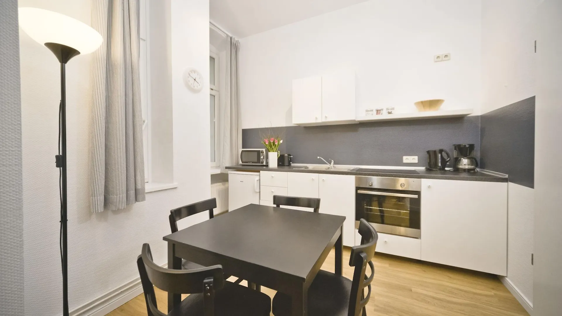 Old Town Apartments Zehdenicker Strasse Berlin Almanya